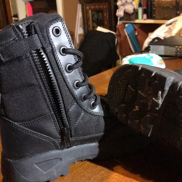 Boots - Picture 4 of 6